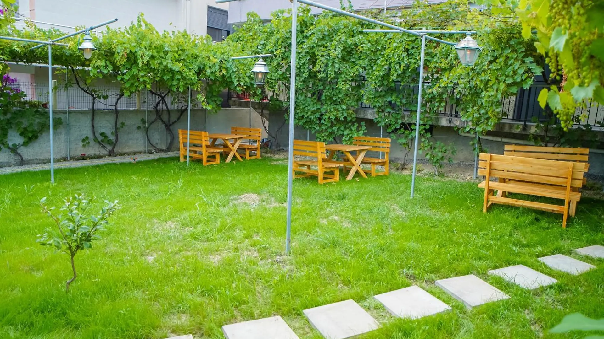 Kalpazo Kaja Vila Garden Golem  Albánie