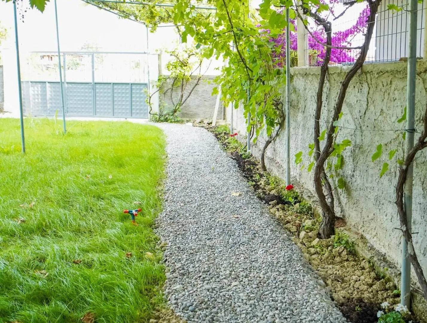 Kalpazo Kaja Vila Garden Golem  Albánie