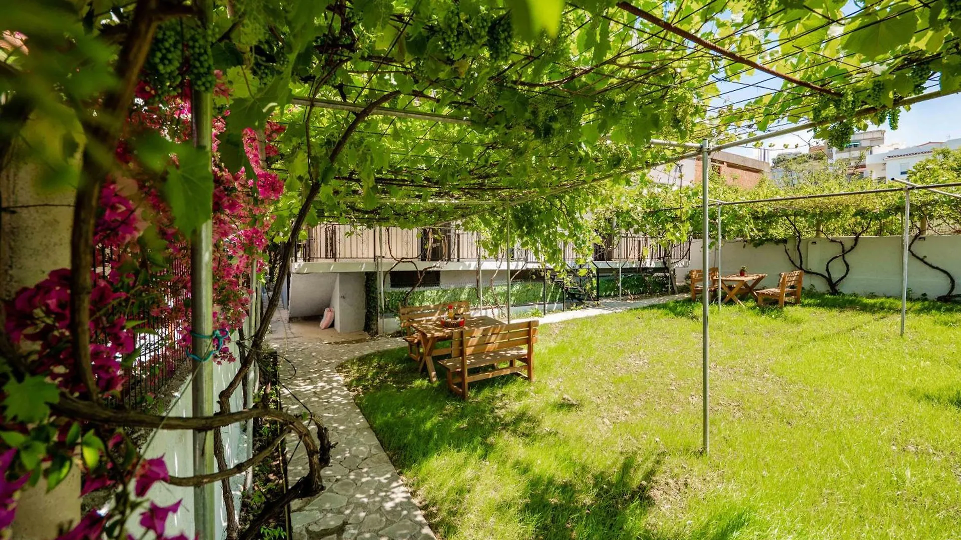 Apartment Kalpazo Kaja Vila Garden Golem
