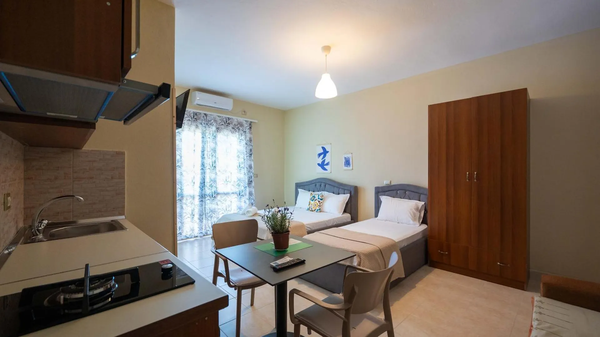 Kalpazo Kaja Vila Garden Golem  Apartamento