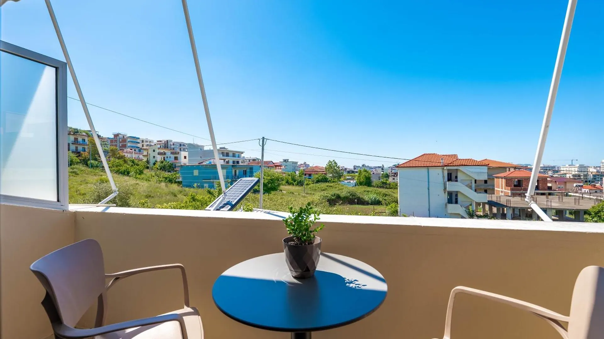 Kalpazo Kaja Vila Garden Golem  Apartamento
